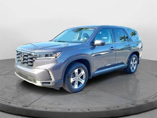 Modern Steel Metallic 2024 Honda Pilot EX-L 7-Passenger