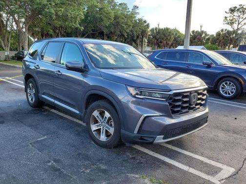 Modern Steel Metallic 2024 Honda Pilot EX-L 7-Passenger