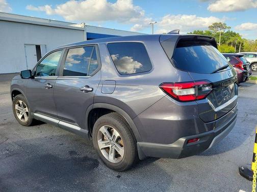 Modern Steel Metallic 2024 Honda Pilot EX-L 7-Passenger