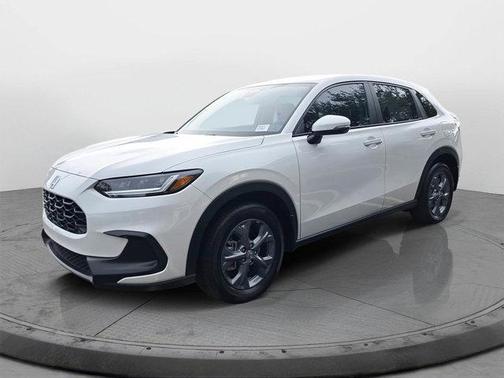 Platinum White Pearl 2026 Honda HR-V LX