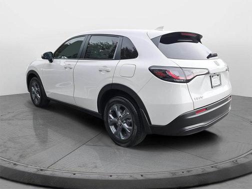 Platinum White Pearl 2026 Honda HR-V LX