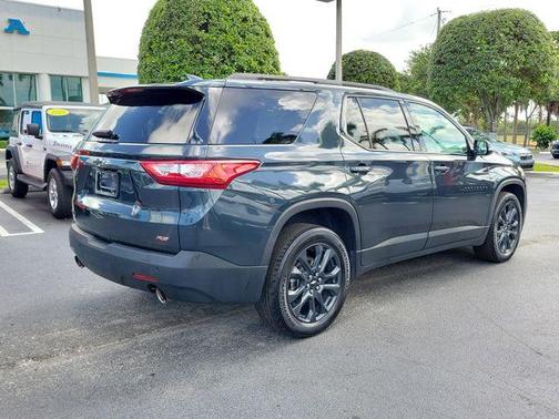 Graphite Metallic 2021 Chevrolet Traverse RS