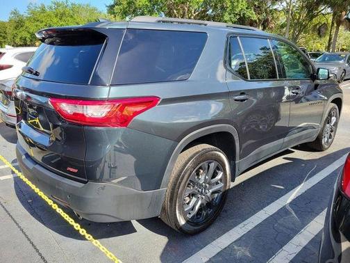 Graphite Metallic 2021 Chevrolet Traverse RS