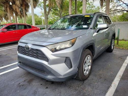 Silver Sky Metallic 2019 Toyota RAV4 LE