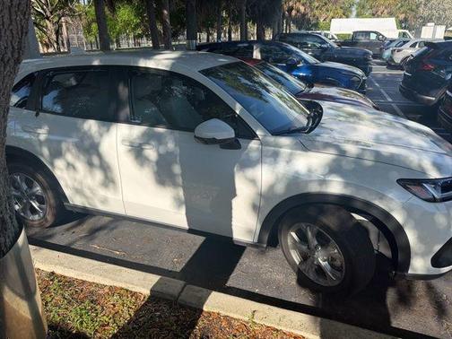 Platinum White Pearl 2023 Honda HR-V LX