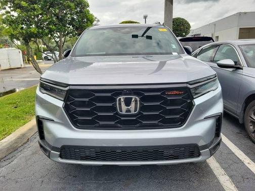 Lunar Silver Metallic 2024 Honda Pilot TrailSport
