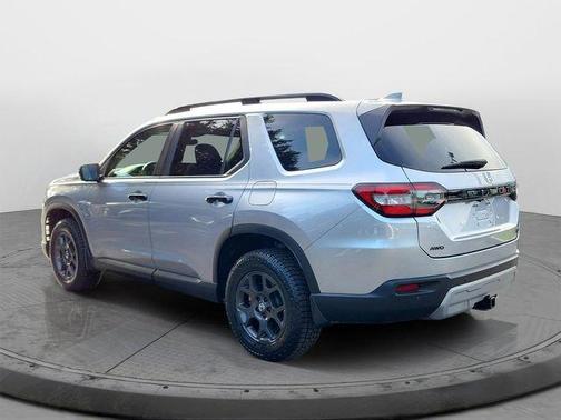 Lunar Silver Metallic 2024 Honda Pilot TrailSport