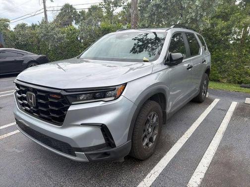 Lunar Silver Metallic 2024 Honda Pilot TrailSport