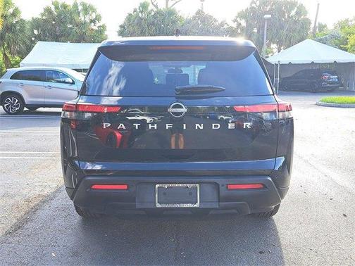 2022 Nissan Pathfinder S