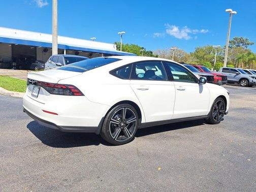 Platinum White Pearl 2026 Honda Accord SE