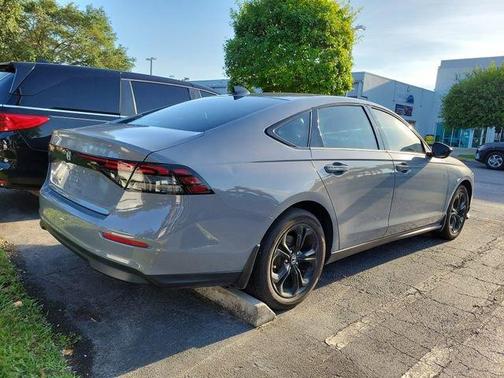 Urban Gray Pearl 2025 Honda Accord SE