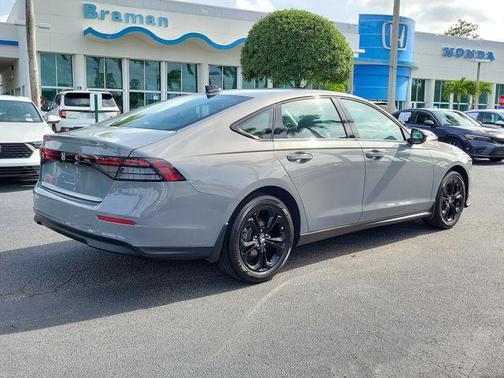 Urban Gray Pearl 2025 Honda Accord SE