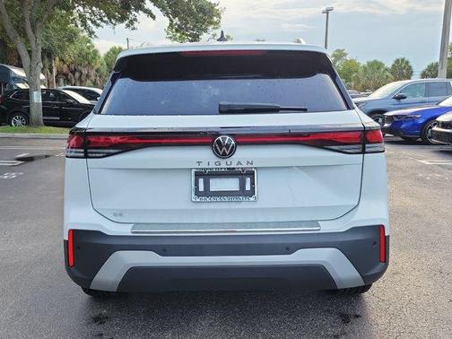 Pure White 2026 Volkswagen Tiguan 2.0T SE