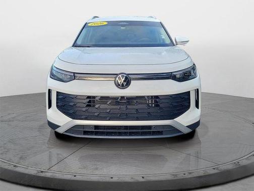 Pure White 2026 Volkswagen Tiguan 2.0T SE