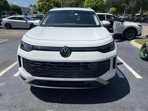 Pure White 2026 Volkswagen Tiguan 2.0T SE