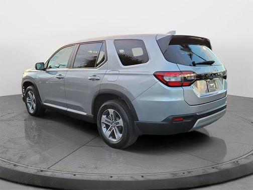 Lunar Silver Metallic 2024 Honda Pilot EX-L 7-Passenger