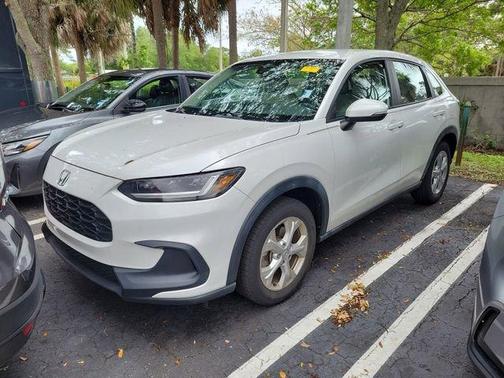 Platinum White Pearl 2023 Honda HR-V LX