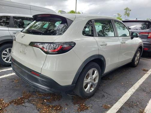 Platinum White Pearl 2023 Honda HR-V LX