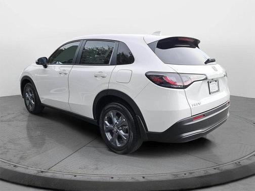 Platinum White Pearl 2026 Honda HR-V LX