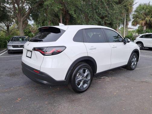Platinum White Pearl 2026 Honda HR-V LX