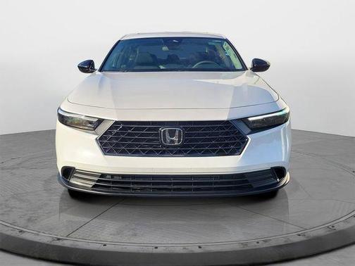 Platinum White Pearl 2025 Honda Accord SE