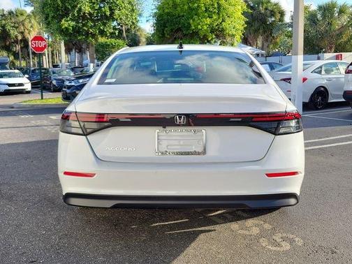 Platinum White Pearl 2025 Honda Accord SE