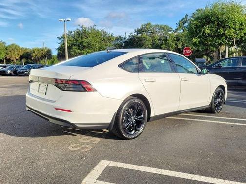 Platinum White Pearl 2025 Honda Accord SE