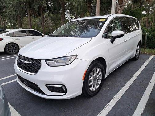 2023 Chrysler Pacifica Touring-L