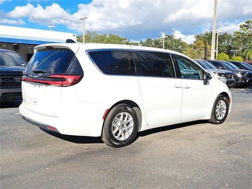 2023 Chrysler Pacifica Touring-L