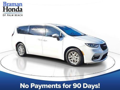 2023 Chrysler Pacifica Touring-L