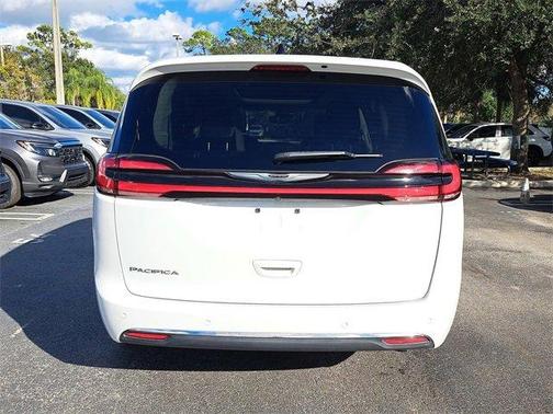 2023 Chrysler Pacifica Touring-L