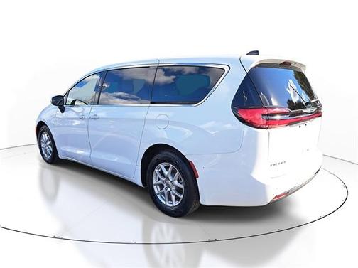 2023 Chrysler Pacifica Touring-L