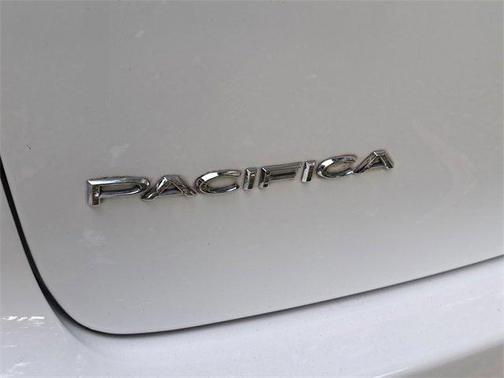 2023 Chrysler Pacifica Touring-L