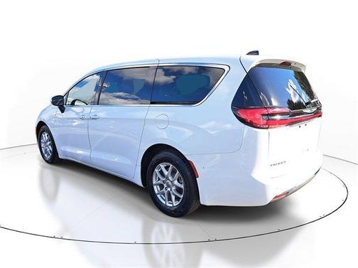 2023 Chrysler Pacifica Touring-L