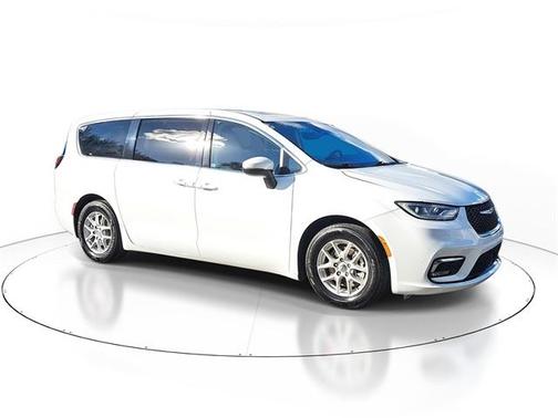 2023 Chrysler Pacifica Touring-L