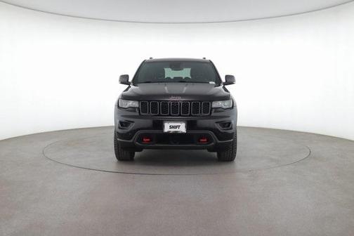 Photo 3 of 28 of 2017 Jeep Grand Cherokee Trailhawk