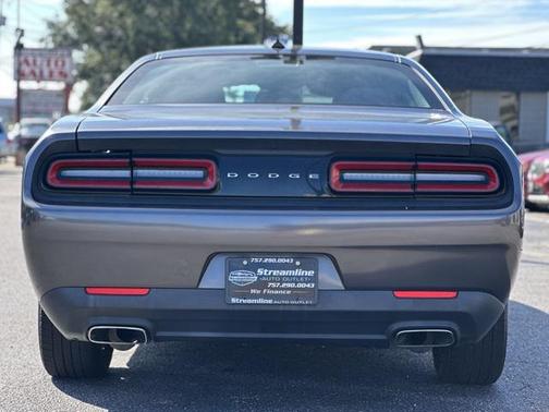 2015 Dodge Challenger SXT