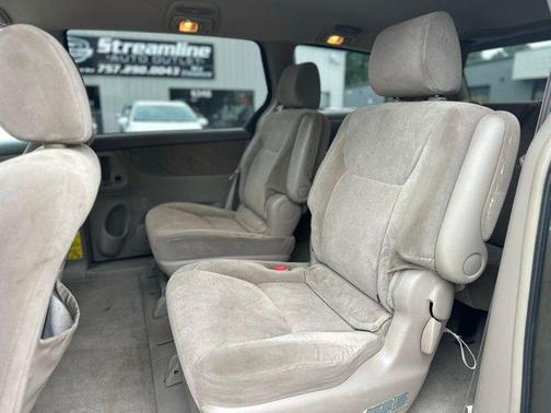 Desert Sand Mica 2004 Toyota Sienna XLE