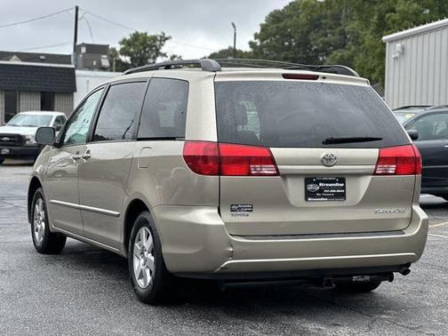 Desert Sand Mica 2004 Toyota Sienna XLE