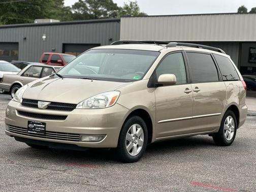 Desert Sand Mica 2004 Toyota Sienna XLE