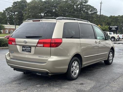Desert Sand Mica 2004 Toyota Sienna XLE