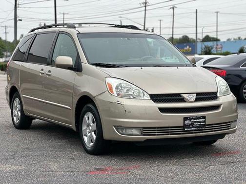 Desert Sand Mica 2004 Toyota Sienna XLE
