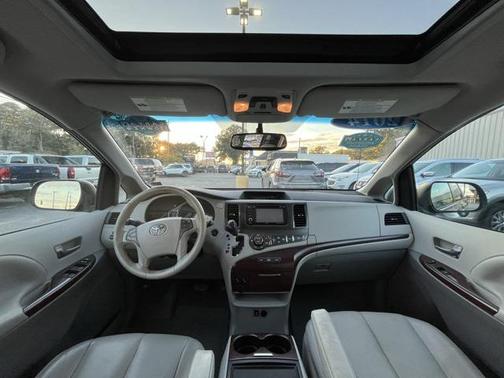 2014 Toyota Sienna XLE