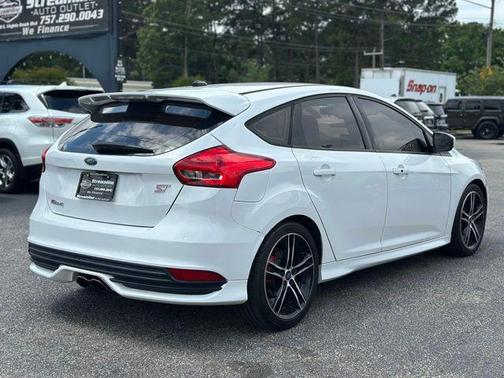 Oxford White 2015 Ford Focus ST