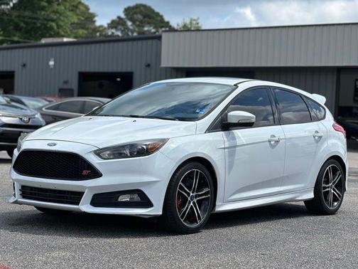 Oxford White 2015 Ford Focus ST
