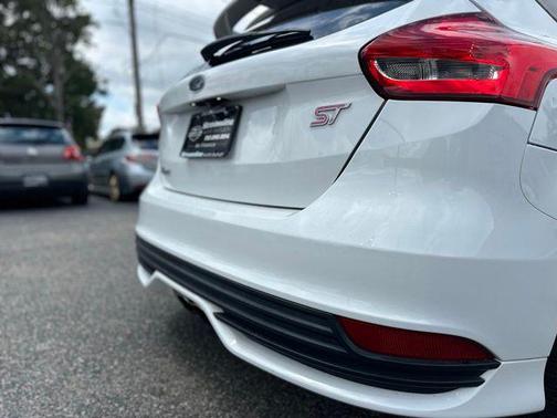 Oxford White 2015 Ford Focus ST