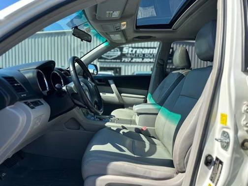 Blizzard Pearl 2010 Toyota Highlander SE