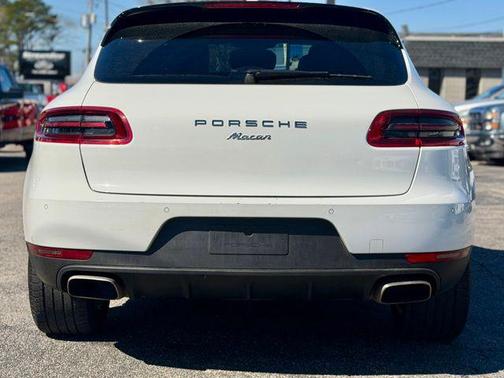 White 2018 Porsche Macan Macan