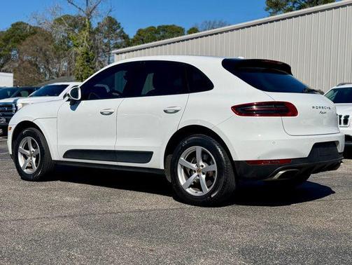 White 2018 Porsche Macan Macan