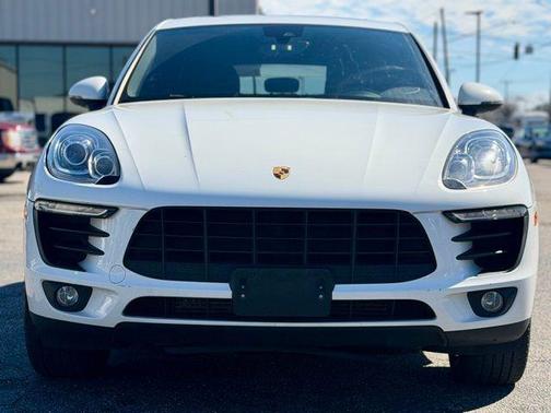 White 2018 Porsche Macan Macan